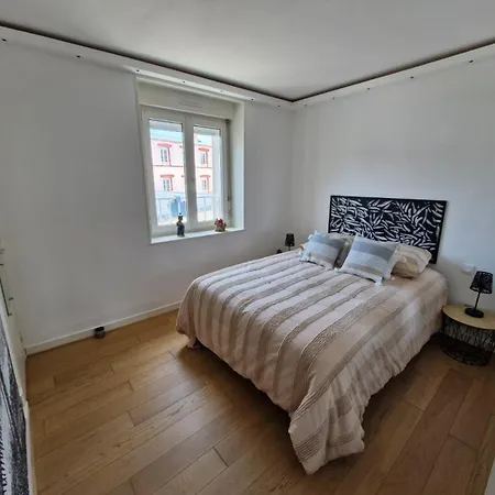 Apartment A 200 M De La