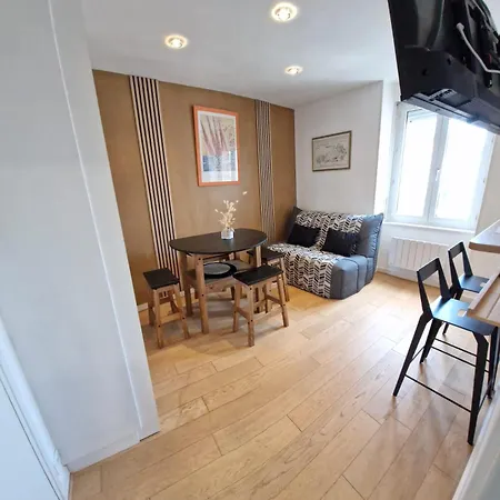 Apartment A 200 M De La