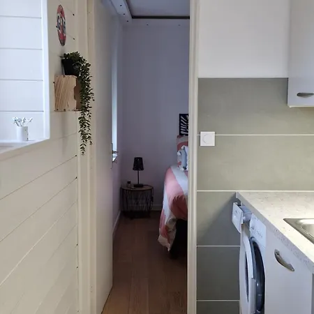 Apartment A 200 M De La *